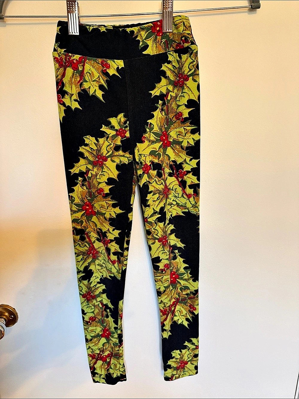 Girls's LuLaRoe Holiday Holly Berry Leggings Black & Green Large/XL